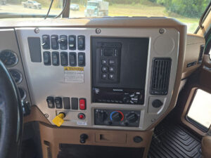 2018 Mack GU713 - photo 1