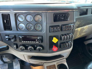2024 Peterbilt 567 - photo 1